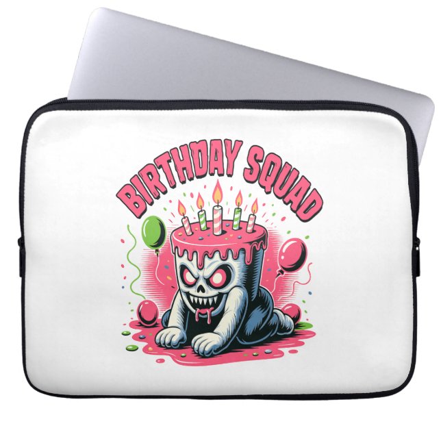 Creepy Cake Skull Birthday Squad Laptop Fodral (Framsidan)