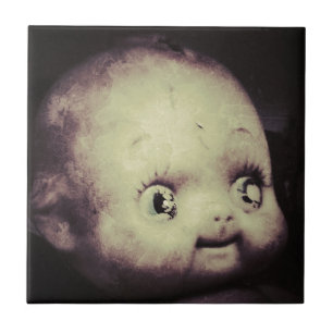 Creepy Doll Kakelplatta