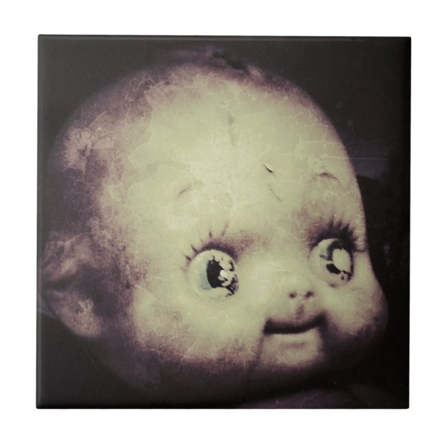 Creepy Doll Kakelplatta (Framsidan)