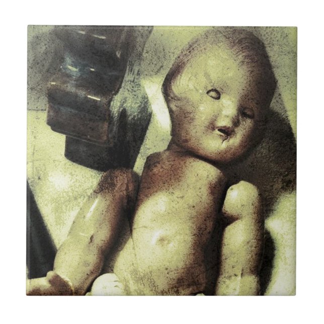 Creepy Doll Kakelplatta (Framsidan)