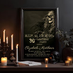 Creepy Hair Skull RIP till hennes Födelsedagsfest  Inbjudningar<br><div class="desc">En halv skalle som är full av en sagofri nattbakgrund och som inte är lika med R.I.P. på hennes 20-talares inbjudan till 30års födelsedag. Ursprunglig design efter Helgdag Hearts Designs (alla höger reserverade).</div>