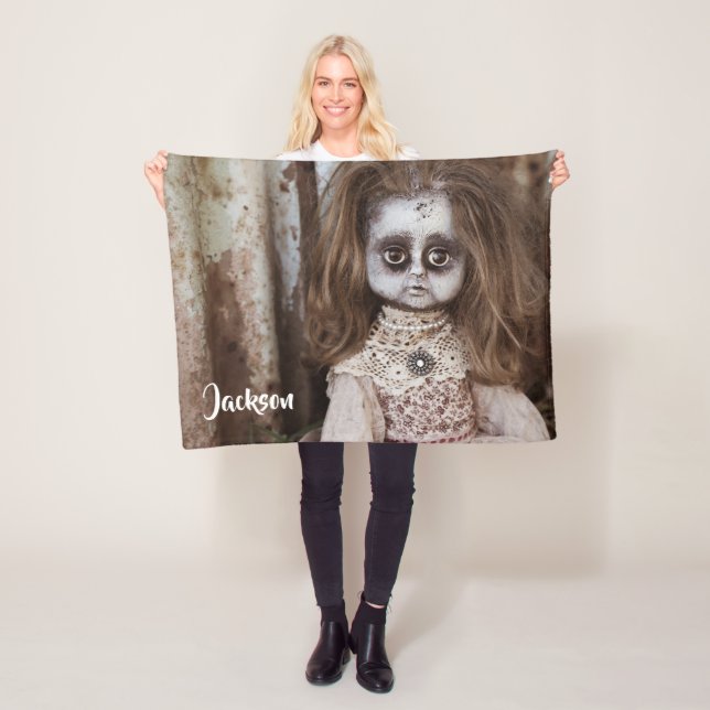 Creepy Horror Doll in Sepia Tones Fleecefilt (På plats)