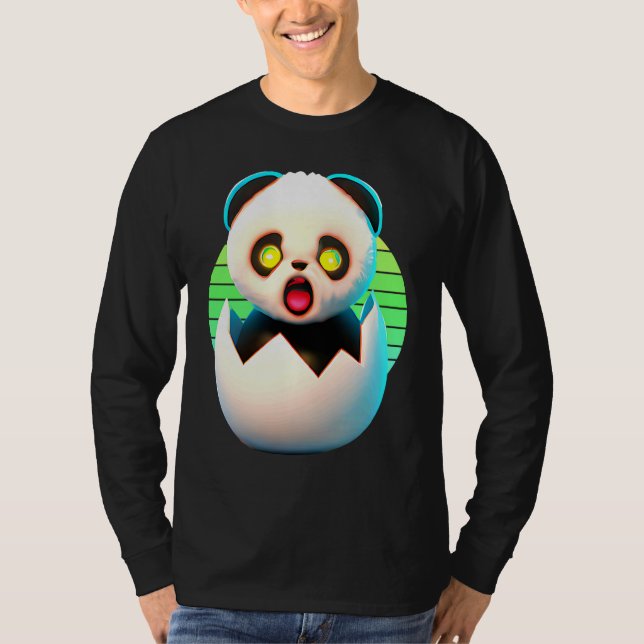 Creepy Panda hatches from egg T Shirt (Framsida)