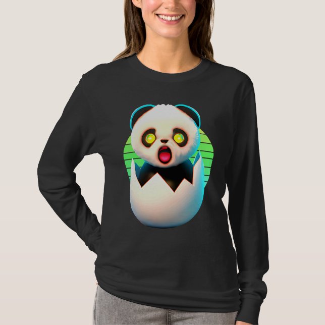 Creepy Panda hatches from egg T Shirt (Framsida)