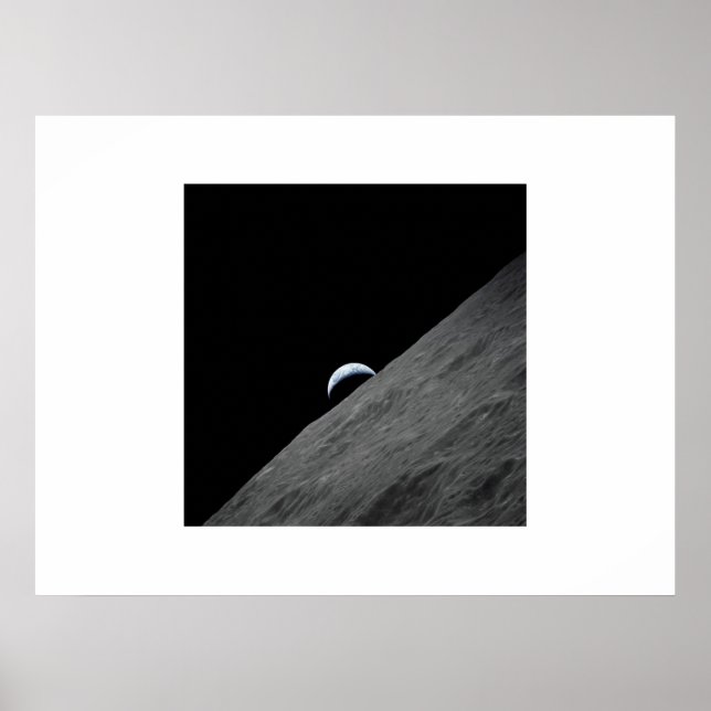 Crescent Earth Poster (Framsidan)