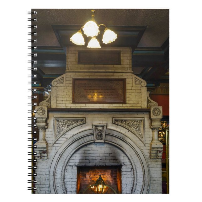 Crescent Hotel Fireplace Anteckningsbok (Framsidan)
