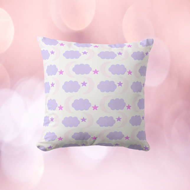Crescent Måne Clouds Stars Mönster Rosa Lila Kudde (A throw pillow with a pink and purple pattern of moons, clouds and stars)