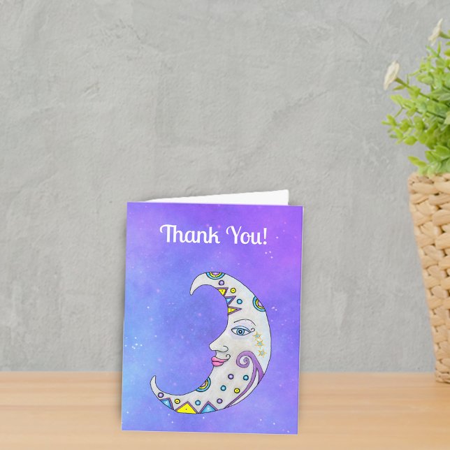 Crescent Måne Söt Ansikte Ljusa färger Lila Tack Kort (Pretty fantasy crescent moon with face abstract colourful decorations on purple thank you card.)