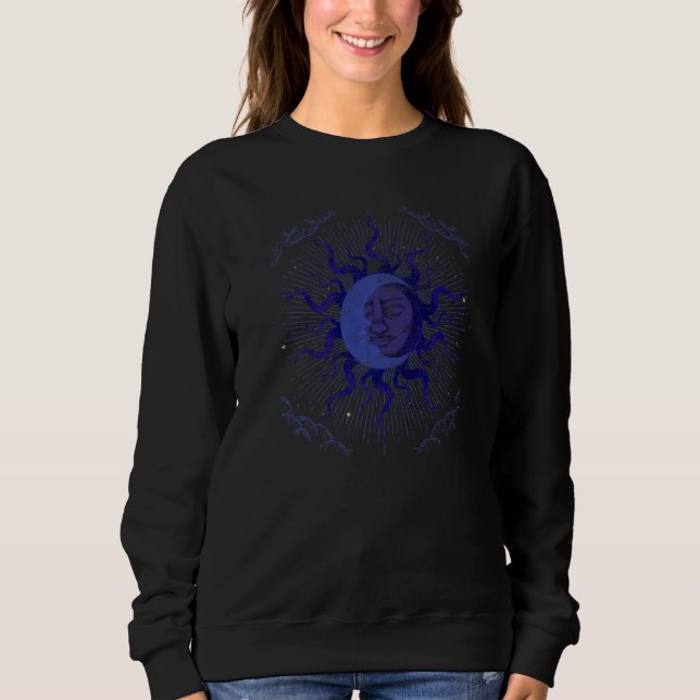 Crescent Moon Boho Aesthetic Moon Sun Astrology   T Shirt (Framsida)