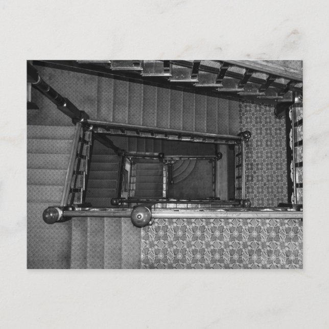 Crescent Stairwell Grayscale Vykort (Framsida)