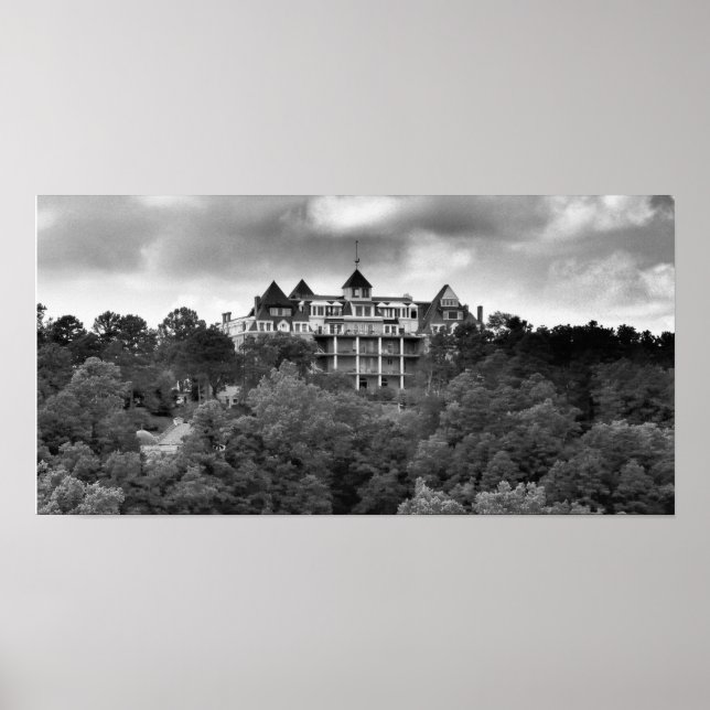 Cresent Hotel Poster (Framsidan)