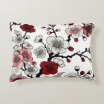 Crimson Blommar Elegance - japansk-inspirerad Flor Prydnadskudde<br><div class="desc">Njut av ditt utrymme i körsbärsbilarnas tidlösa skönhet med den här iögonfallande japaninspirerade blommigten illustration. Med feta röda,  mjuka  och elfenbensfärgade petaler som skisseras i ömtåligt svart bläck,  fångar denna design både traditionen och romantik i varje blomma.</div>
