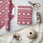 Crimson Fair Isle jul Sweater Mönster Presentpapper<br><div class="desc">Anpassningsbar julomslutning pappra funktioner en söt, jämn sticka helgdag-svettare inspirerad design. Klicka på Anpassa om du vill lägga till egen text eller bilder om du vill skapa en unik design av ett slag! Hämta kreativ och använda den här roligten papper för mer än bara presentfigursättning. Det är också underbart för...</div>