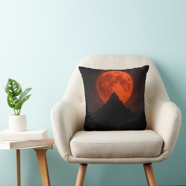 Crimson Moonrise Mountain Pillow Kudde (Stol)