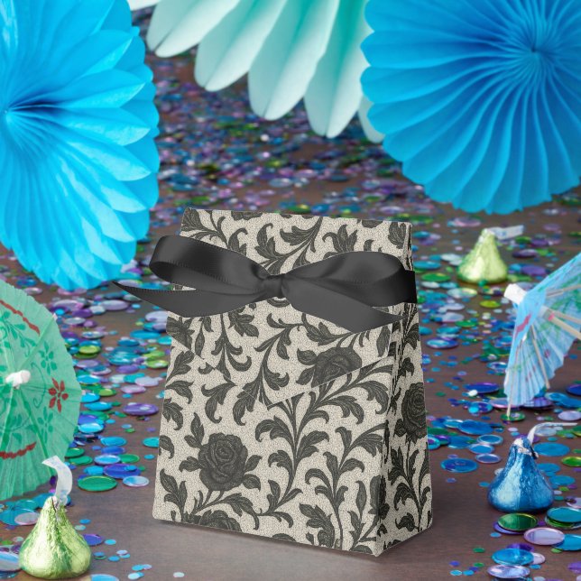 Crimson Nocturne Bloom Victorian Presentaskar (Part)