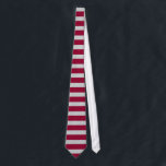 Crimson och grå horisontalrandTie Slips<br><div class="desc">Se vass i denna crimson och grått horisontellt-görade randig tie.</div>