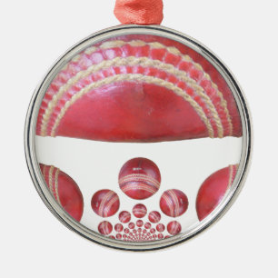 Crimson Spin - en vacker röd cricket Boll Arti Julgransprydnad Metall