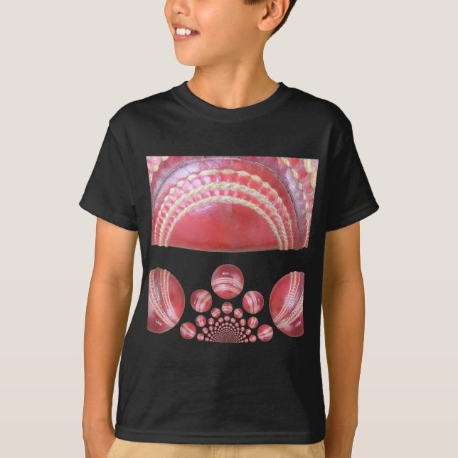 Crimson Spin - en vacker röd cricket Boll Arti T-shirt (Framsida)