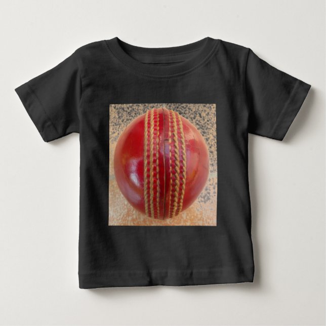 Crimson Stitch Focus: Close of Cricket's Heart T Shirt (Framsida)