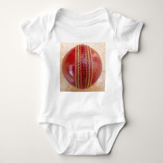 Crimson Stitch Focus: Close of Cricket's Heart Tee (Framsida)