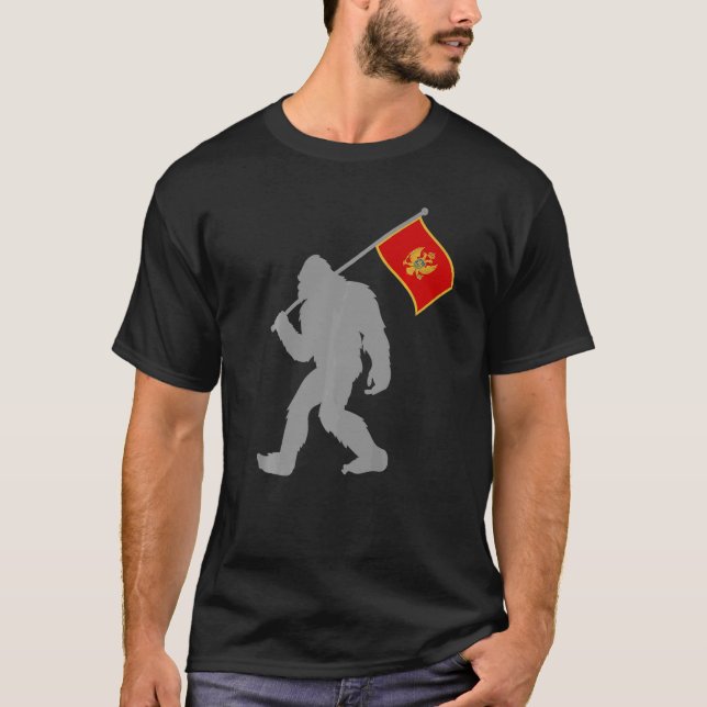 Crna Gora eller Montenegros Flagga på Montenegro F T Shirt (Framsida)