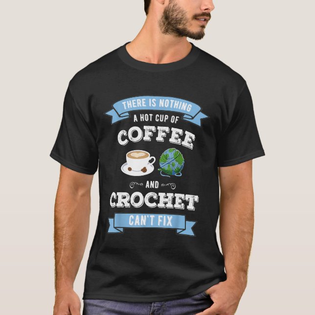Crochet and Coffee Kitting Sewing Crocheting T Shirt (Framsida)