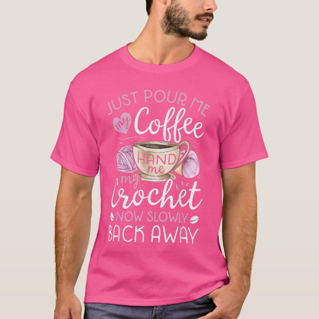 Crochet Coffee Lover Hand Me My Crochet And Walk A T Shirt (Framsida)