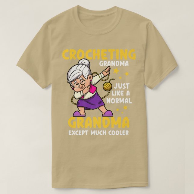 Crocheting Grandma Just Like A Normal Grandma Croc T Shirt (Design framsida)