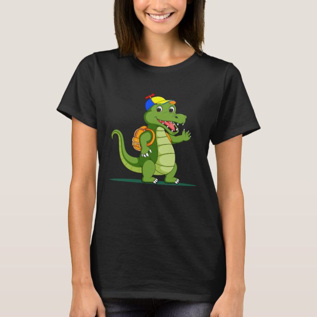 Crocodile Goes Hiking Nature Outdoor Sports Campin T Shirt (Framsida)