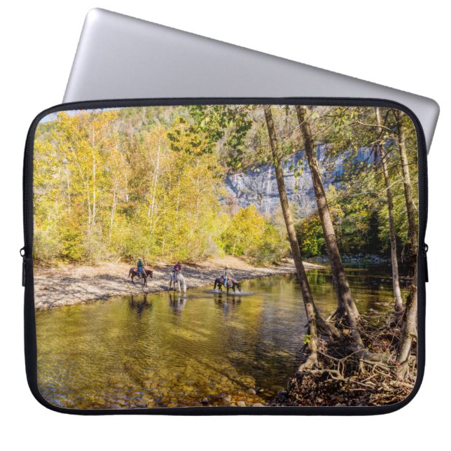 Crossing The Buffalo River Laptop Sleeve 15" (Framsidan)