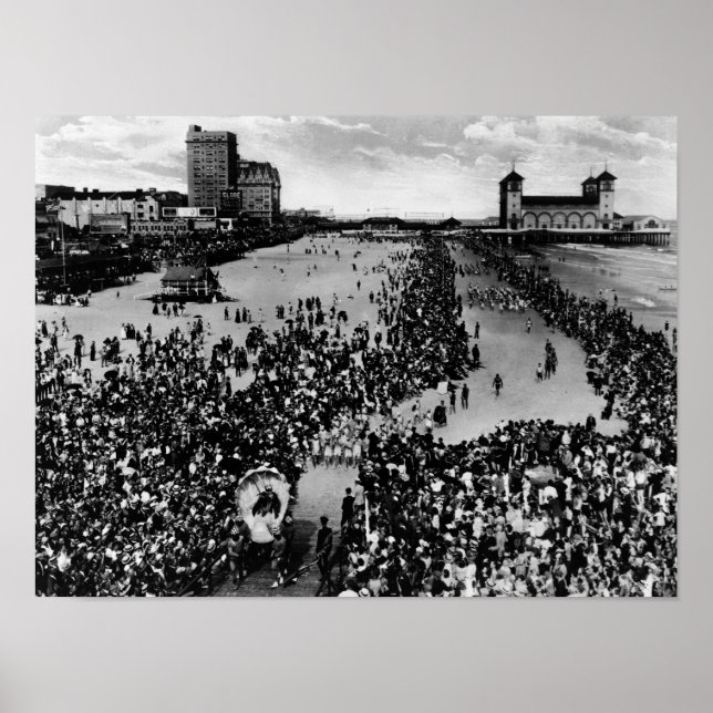 Crowds at Atlantic City, NJ Beauty Pagent Poster (Framsidan)