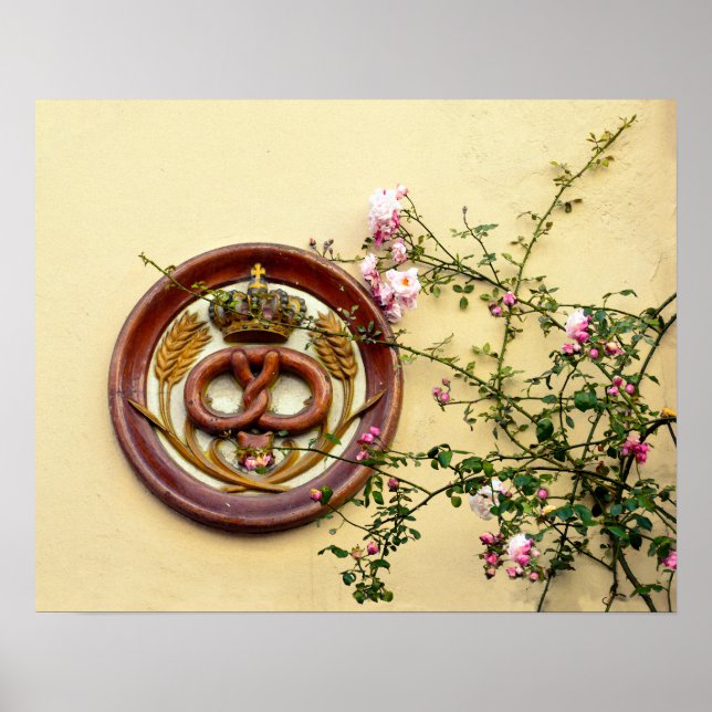 Crowned Pretzel Sign och Ro Poster (Framsidan)