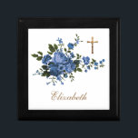 Crucifixen Prayer Bridesmaid, katolsk blå Ro Minnesask<br><div class="desc">Med en vacker traditionell katolsk bild av en guld Crucifix/bröllop ringar överlagd på blått ro. Alla texter och typsnitt kan ändras.</div>