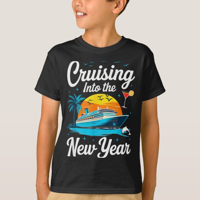 Cruising Into 2026 New Years Eve Party Matching Fa T Shirt (Framsida)