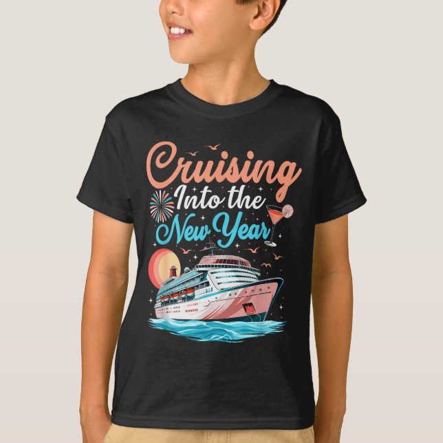 Cruising Into New Years Eve Party Countdown Happy  T Shirt (Framsida)