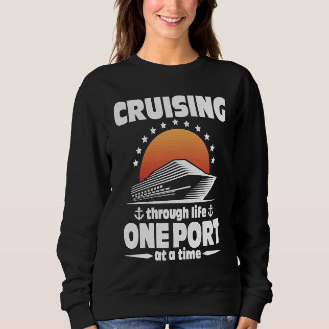 Cruising Through Life One Port At A Time T Shirt (Framsida)