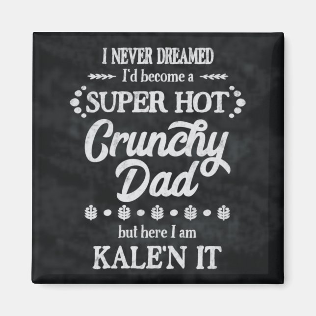 Crunchy Pappa Kale'n It Pun Magnet (Framsidan)