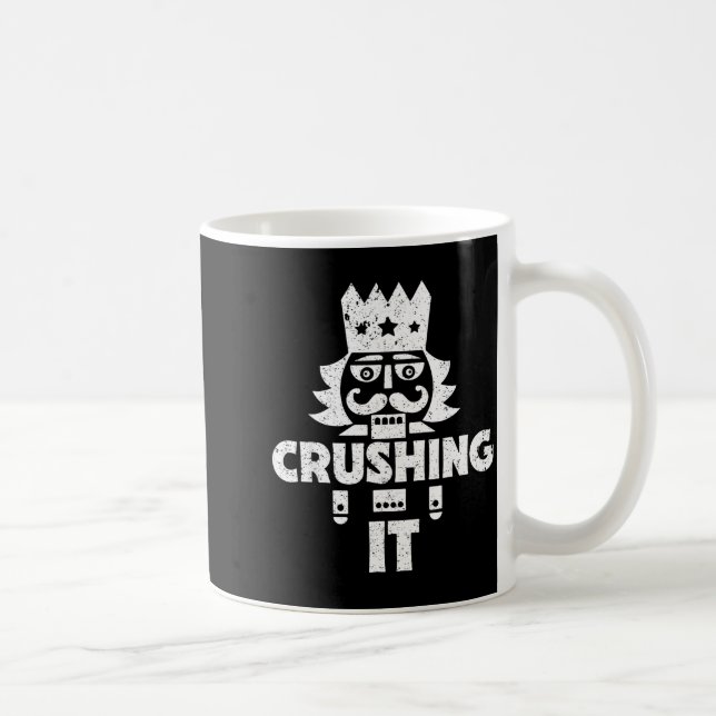 Crushing It Nutcracker Funny Retro Christmas Festi Kaffemugg (Höger)