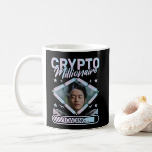 CRYPTO MILLIONAIRE LOADING ANPASSNINGSBAR PHOTO KAFFEMUGG