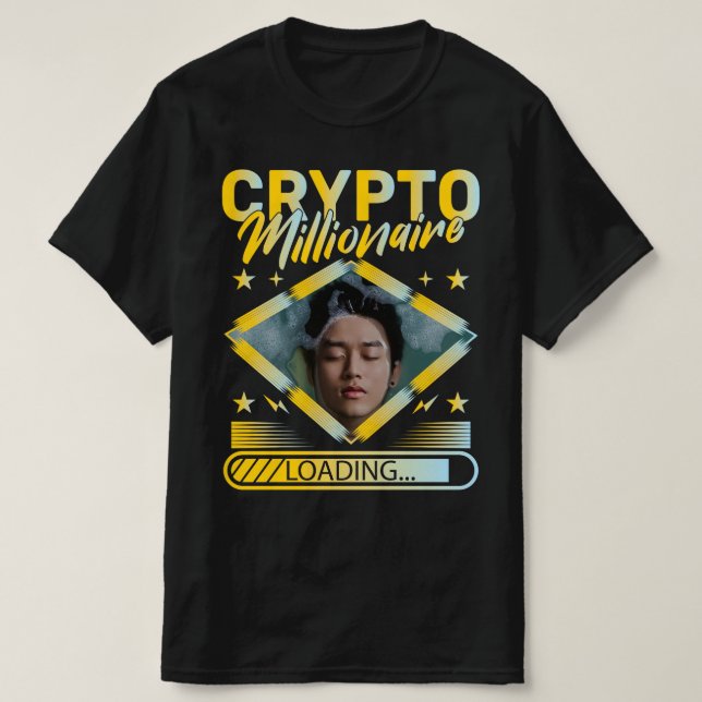 CRYPTO MILLIONAIRE LOADING ANPASSNINGSBAR PHOTO T SHIRT (Design framsida)