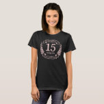 Crystal bröllop-årsdagen 15 år tee<br><div class="desc">En design för att fira 15 år av giftermål. Den här designen har en lagerdesign för rosa färgad på en svart bakgrund. Crystal är den traditionella gåvan till tillfälle. Texten lyder kristallklart 15-årsjubileum. En romantisk design för att fira ditt 15:e år i giftermål. Om du vill ha hjälp med att...</div>