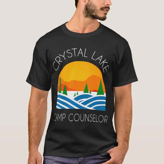 Crystal Sjö Camping and Roligt Camp Counselor Lyck T Shirt (Framsida)