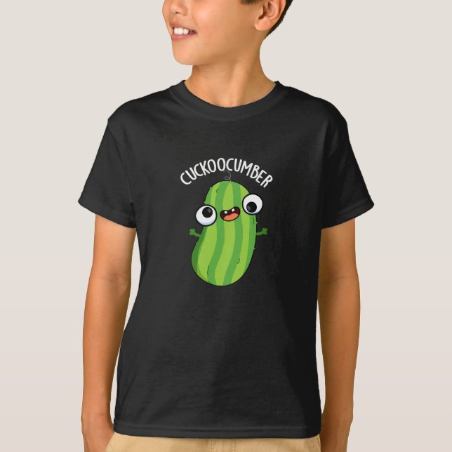 Cuckoocumber Funny Veggie Cucumber Pun Mörk BG T Shirt (Framsida)