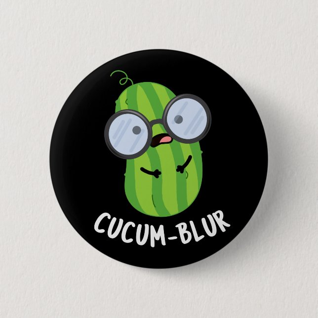 Cucum blur Funny Veggie Cucumber Pun Mörk BG Knapp (Framsida)