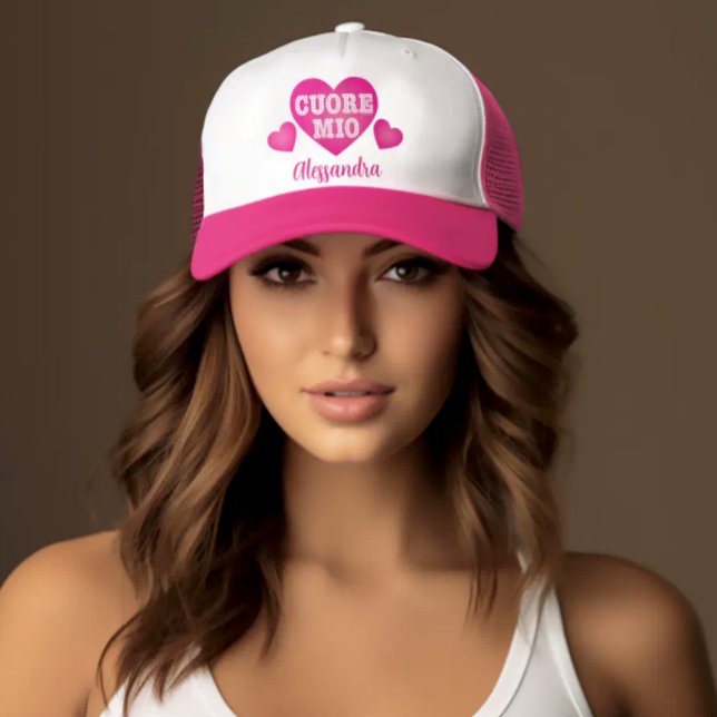 Cuore Mio Personlig Truckerkeps (Cuore Mio ("My Heart" in Italian
Pink Personalized Pink Trucker Hat)