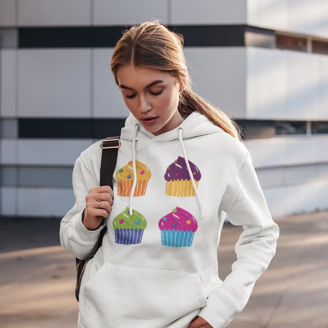 Cupcake-set med färgglada dekorationer efterrätt t shirt (Skapare uppladdad)