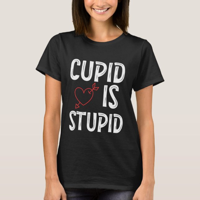 Cupid är en stum Anti alla hjärtans dag dag. T Shirt (Framsida)