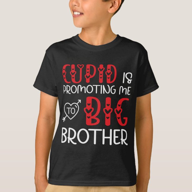 Cupid befordrar mig till Big Brother Alla hjärtans T Shirt (Framsida)