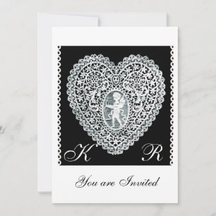 CUPID BRODERAT HJÄRTA MONOGRAM INBJUDNINGAR