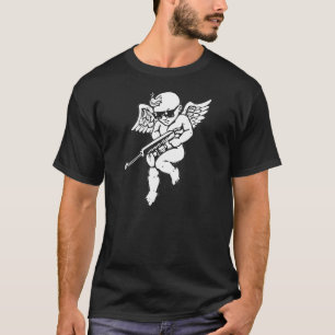 CUPID SKA FOR DIG MED ETT AK-47 GEVÄRVAPEN TEE SHIRT